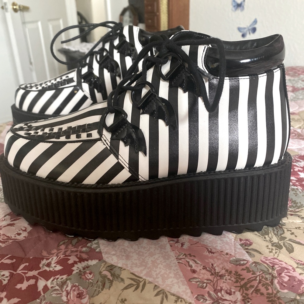 Size 9 Black and white creepers